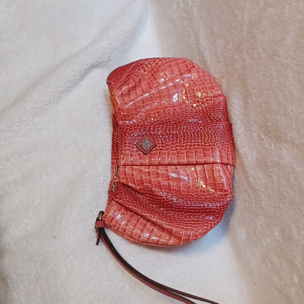 Simply Vera  Vera wang wristlet, Clutch